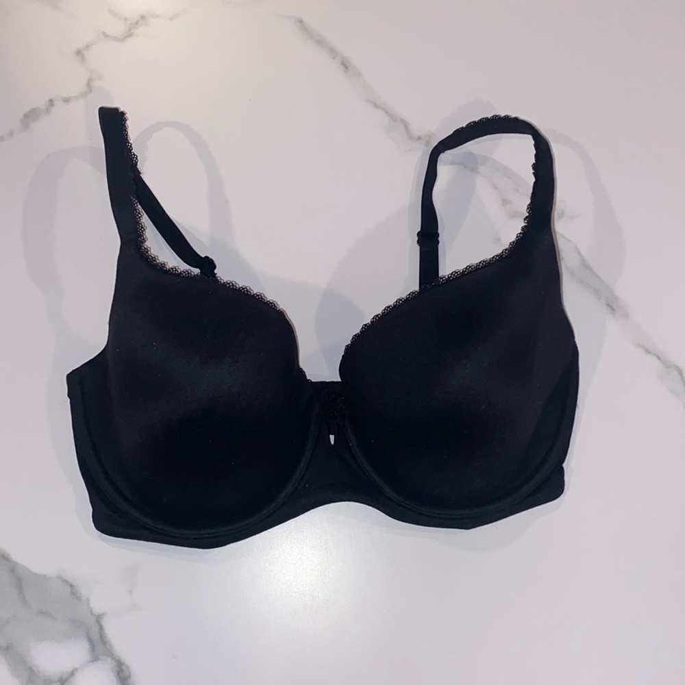 VICTORIA’S SECRET SOFT BLACK BRA